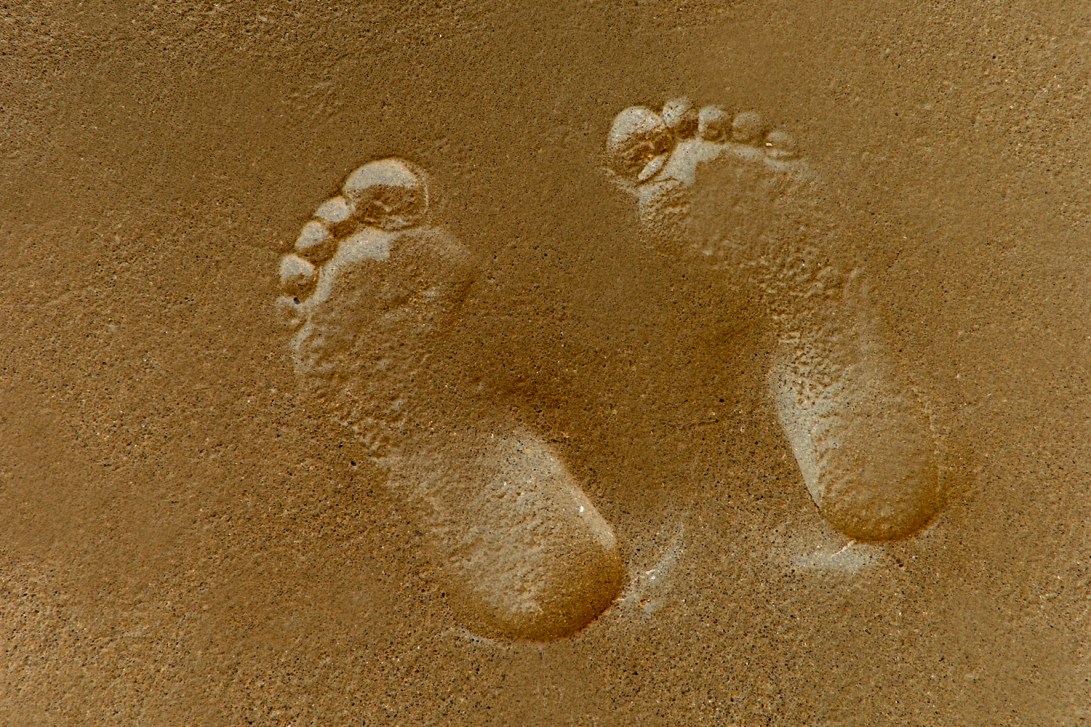 footprints-sand